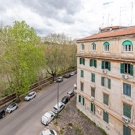 Lungotevere Testaccio Rooftop Рим